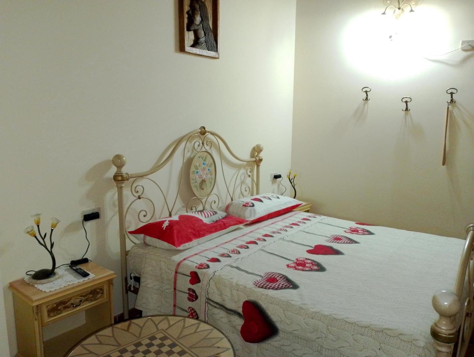Appartamenti Cardinali Ассизи Номер фото